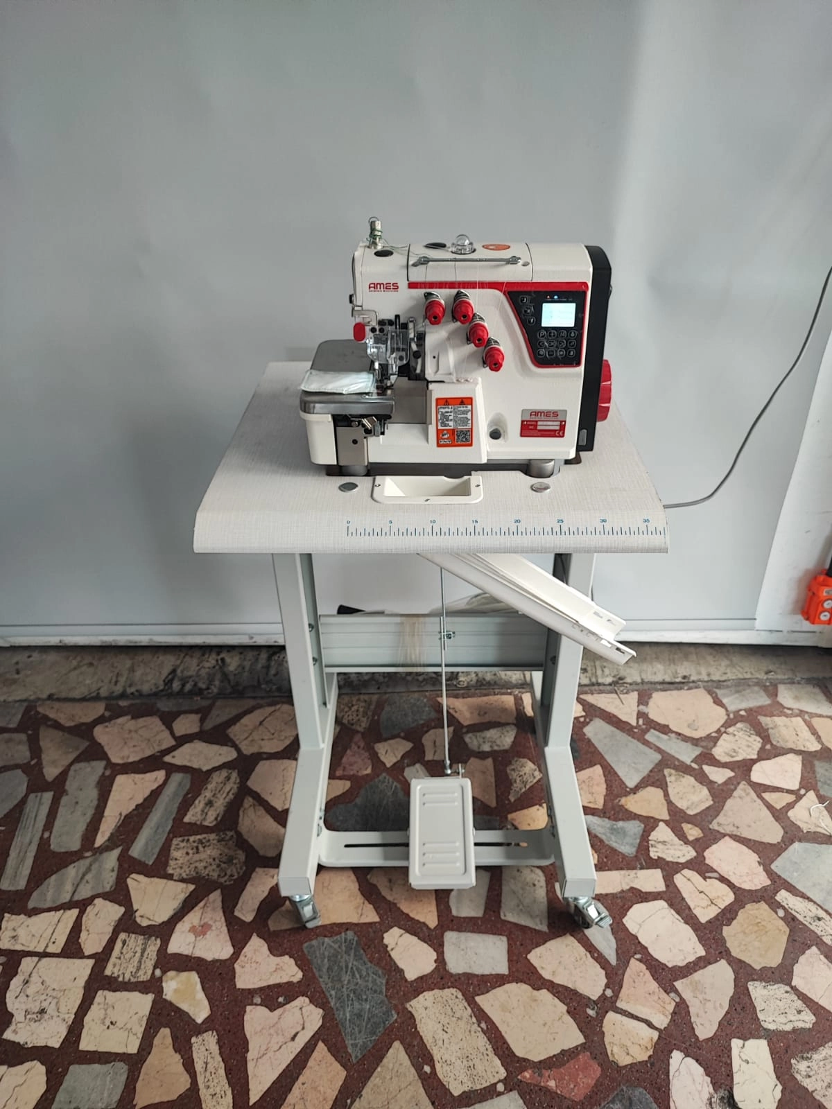 GT-890-4-UT AMES FULL FONKSİYON 4 İPLİK ELEKTRİKLİ OVERLOK (STEP MOTOR) -(55 cm masa)