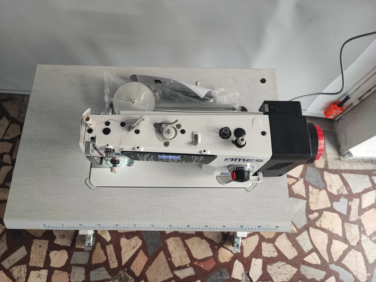 AS-A4 Ames İplik Kesicili Elek. Düz Makina ( 80 cm mini masa)